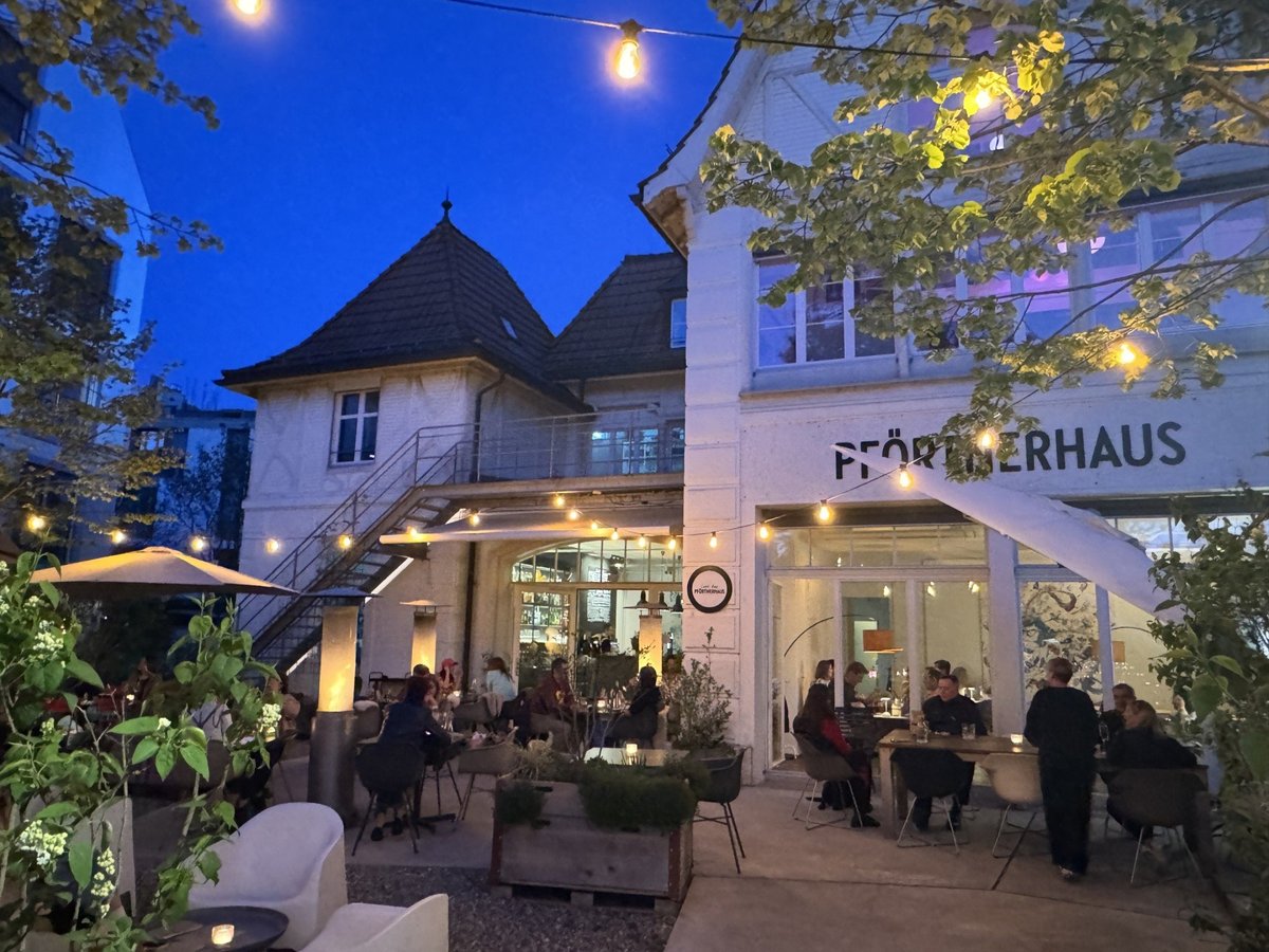 Pförtnerhaus mit Atelier-Raum und Garten